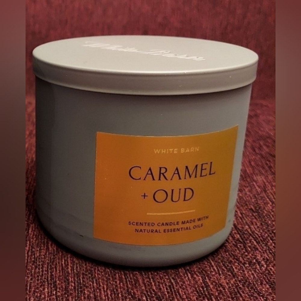 Caramel Oud candle by bath and body works
